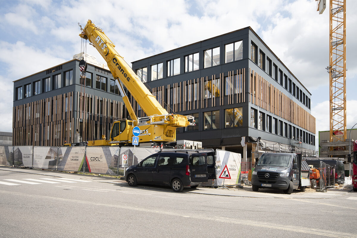 Aussenansicht des Bürogebäudes in Leudelange. Eine Referenz von Holzbau Henz.