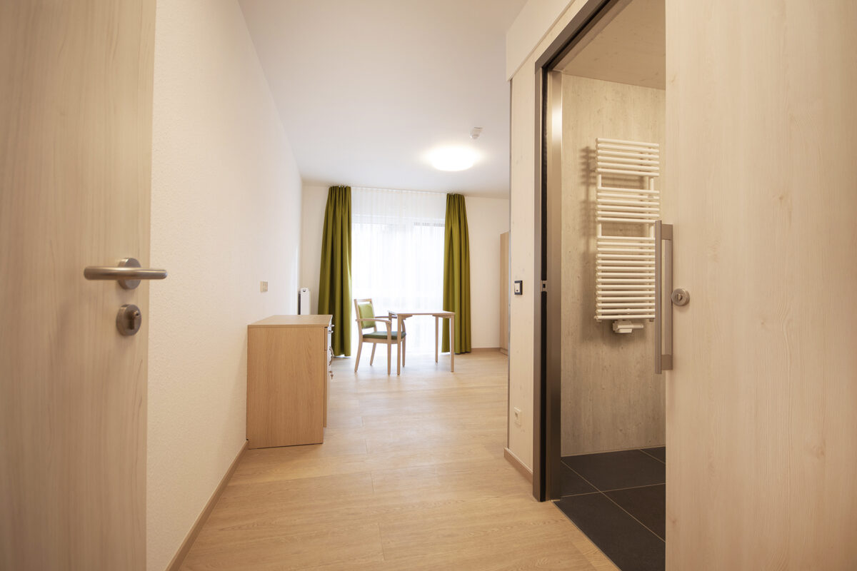 Badmodul im Zimmer des Seniorenzentrum in Osburg. Eine Referenz von Holzbau Henz.