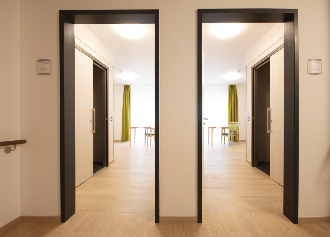 Zimmer des Seniorenzentrum in Osburg. Eine Referenz von Holzbau Henz.