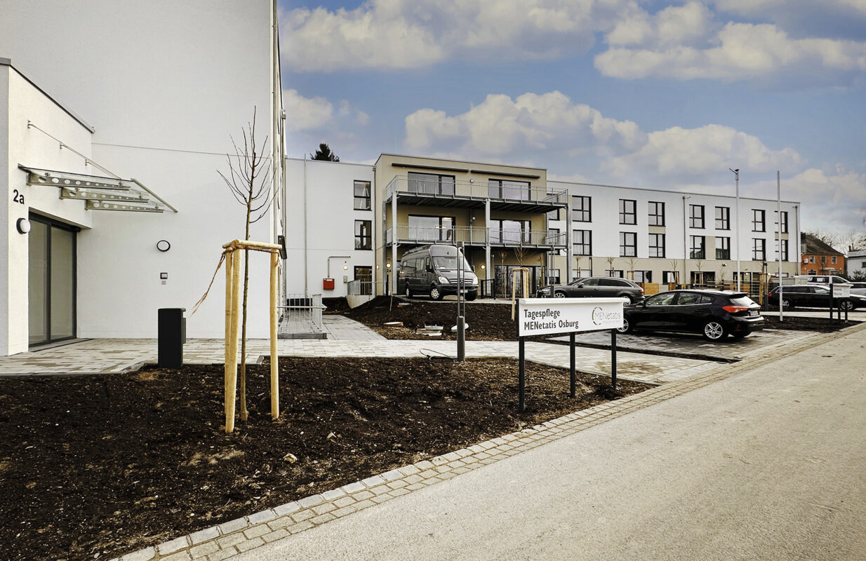 Aussenansicht des Seniorenzentrum in Osburg. Eine Referenz von Holzbau Henz.