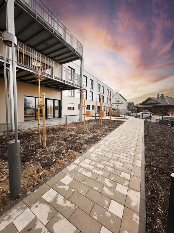 Aussenansicht des Seniorenzentrum in Osburg. Eine Referenz von Holzbau Henz.