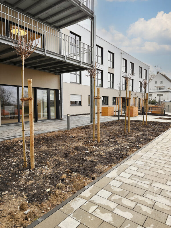 Aussenansicht des Seniorenzentrum in Osburg. Eine Referenz von Holzbau Henz.