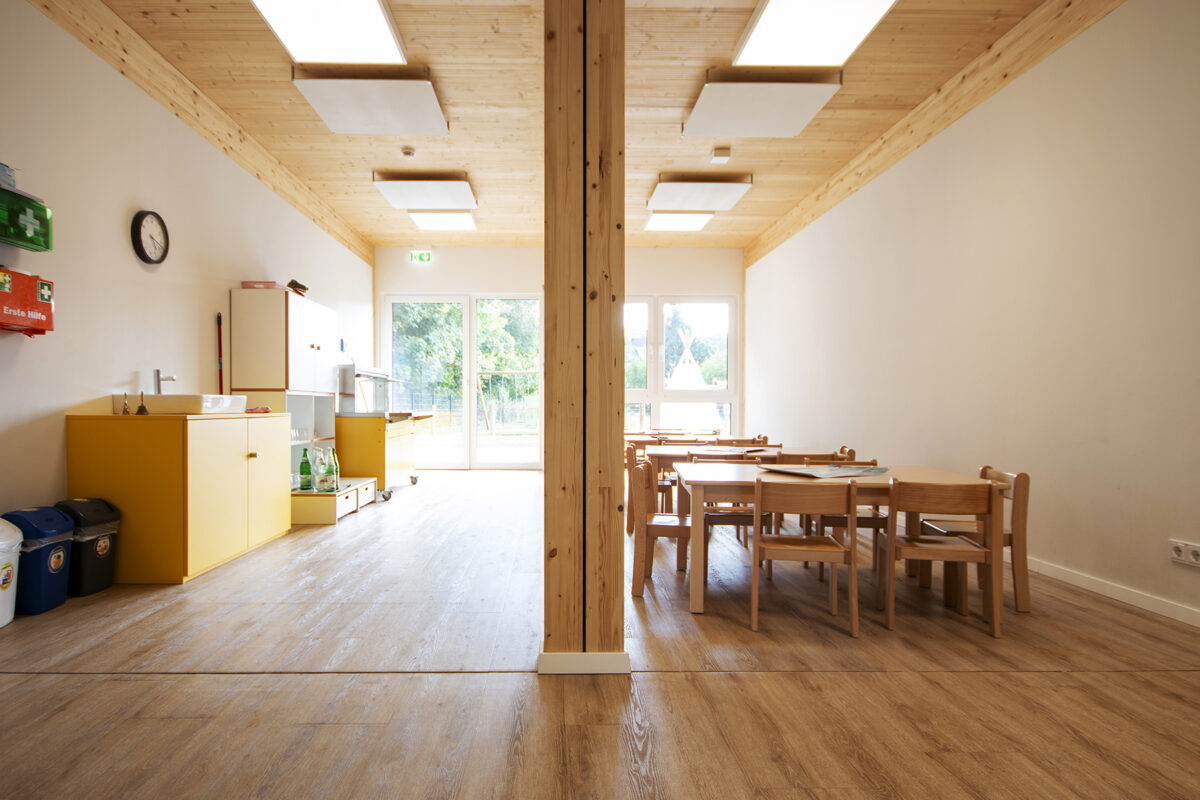 Innenansicht der Kita Oberemmel in modularer Bauweise. Eine Referenz von Holzbau Henz.