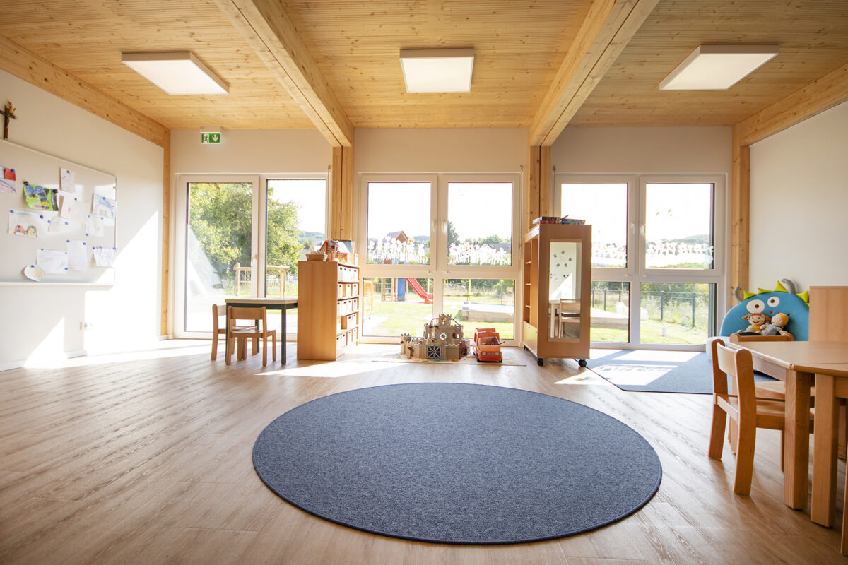 Raum der Kita Oberemmel in modularer Bauweise. Eine Referenz von Holzbau Henz.