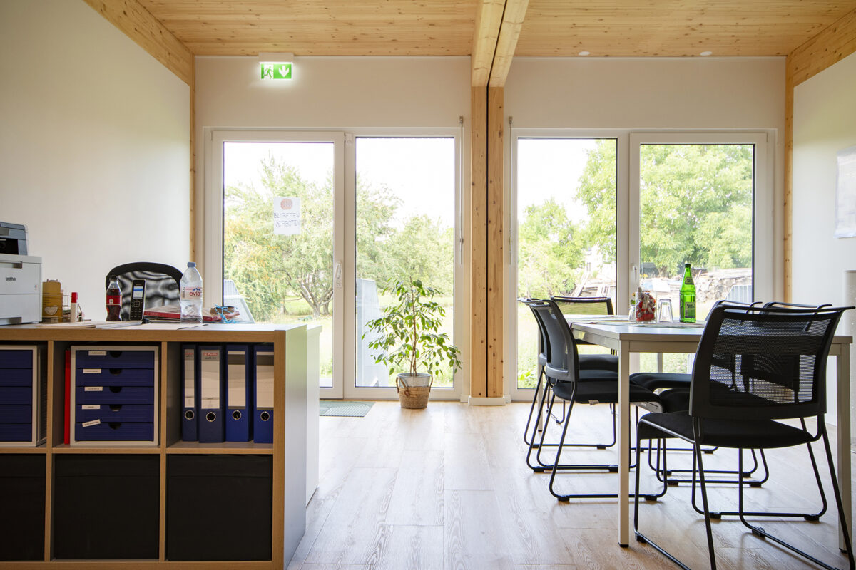 Büroraum der Kita Oberemmel in modularer Bauweise. Eine Referenz von Holzbau Henz.