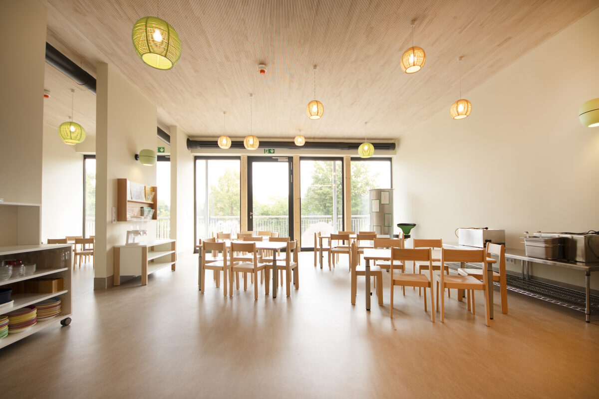 Essbereich der Kita in Pfalzel. Eine Referenz von Holzbau Henz.