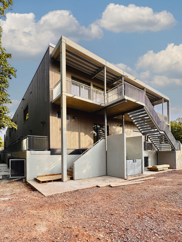 Aussenansicht der Kita in Pfalzel. Eine Referenz von Holzbau Henz.