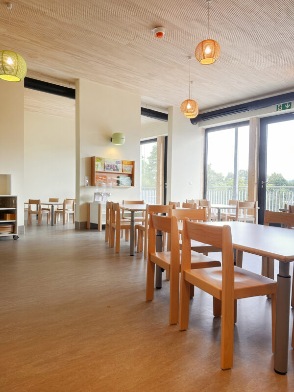 Essbereich der Kita in Pfalzel. Eine Referenz von Holzbau Henz.