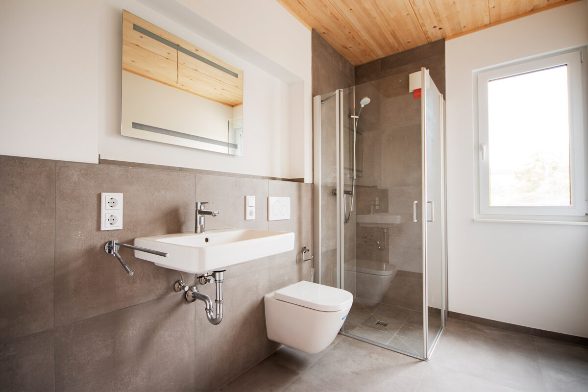 Bad im Mehrfamilienhaus. Eine Referenz von Holzbau Henz.
